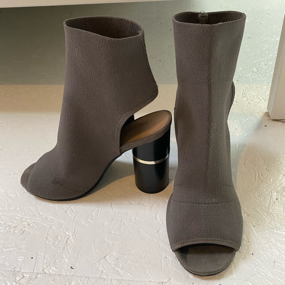 Stretch ankle block heels